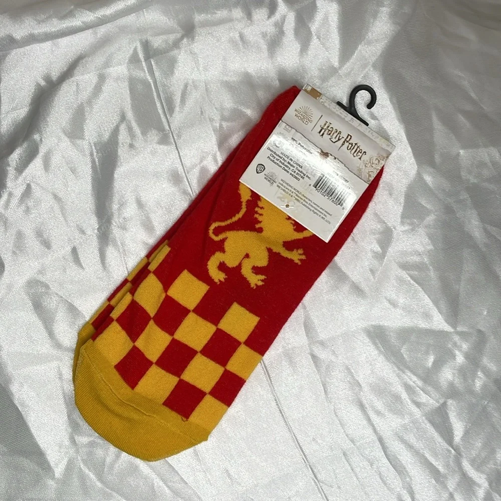⚡️HP🎉 11/1/24 NWT⚡️Harry Potter: Gryffindor House ankle high socks⚡️ - Picture 6 of 9